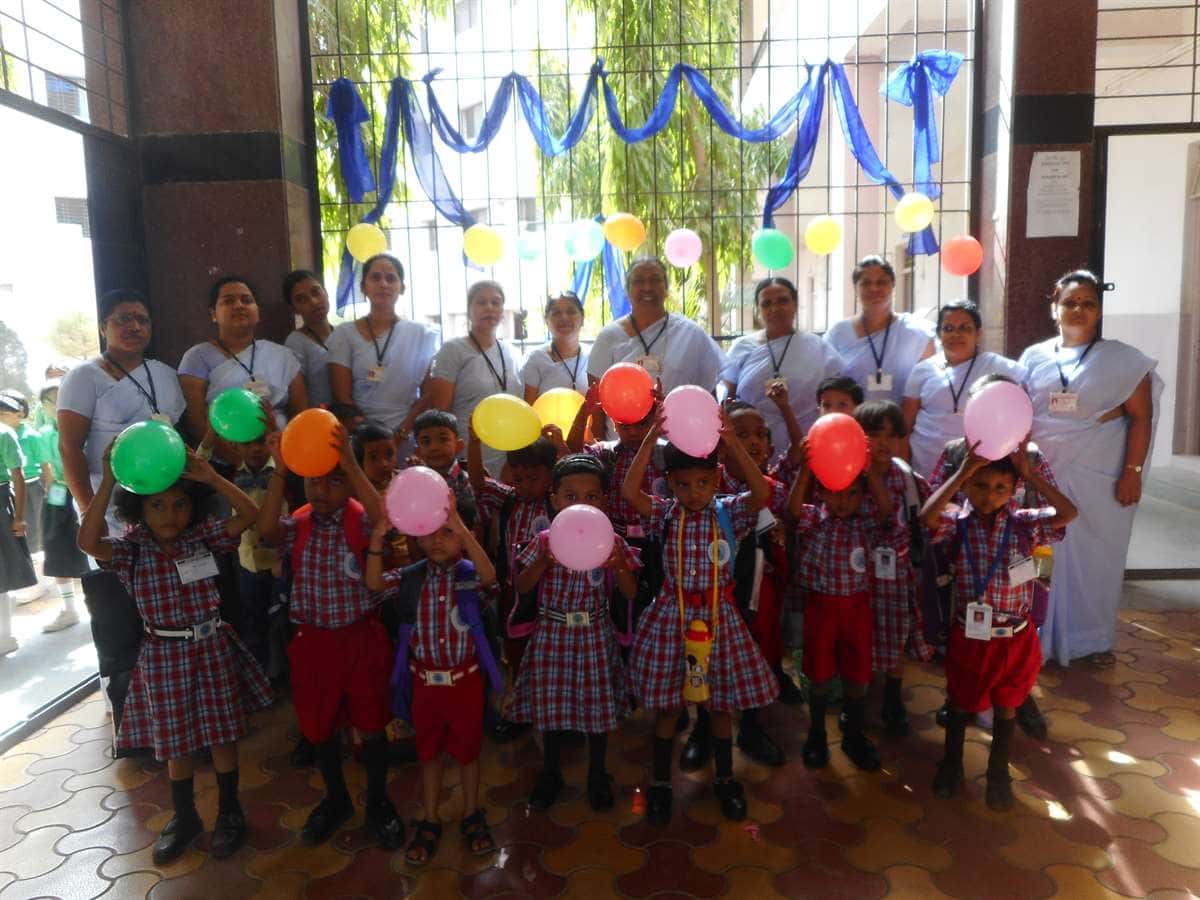 	Welcoming Students by Blue House