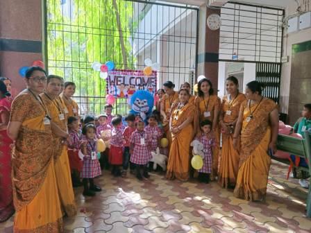 Nursery students welcome by Yellow House on 21.06.23