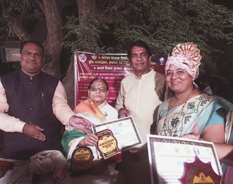 Mrs. Rasika Valase got Best Teacher Award by Dream Foundation & Madhupushp Pratishthan on the occasion of Teachers Day.