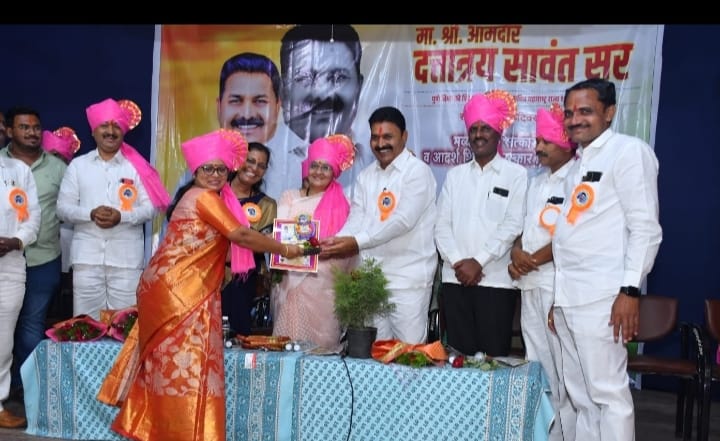 Mrs.Ashwini Kulkarni got District level Best Teacher Award on 24.10.23